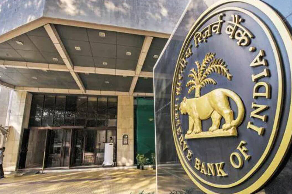 RBI ने रेपो दर कायम ठेवला; घरखरेदीदार व कर्जदारांना दिलासा नाही.