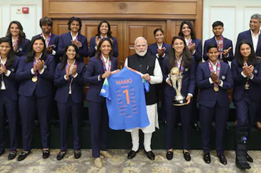 पंतप्रधान मोदींना भेटल्यावर महिला क्रिकेटपटू अरुंधती रेड्डीची मजेशीर गोष्ट; “माझी आई म्हणते, तुम्ही तिचे हिरो आहात!” 