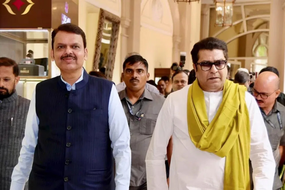 राज ठाकरे आणि देवेंद्र फडणवीस एकाच मंचावर; ताज लँड्स हॉटेलमधील कार्यक्रमावर राज्याचे लक्ष 