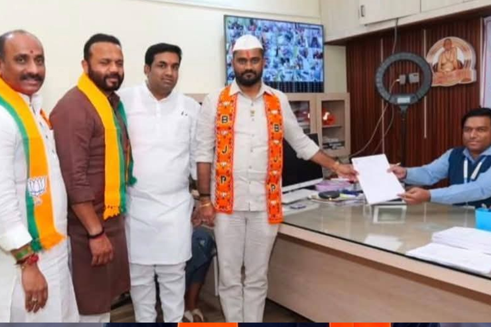 अक्कलकोट नगरपालिका निवडणूक: नगराध्यक्ष पदासाठी 11, तर नगरसेवक पदासाठी 163 उमेदवारांचे अर्ज दाखल 