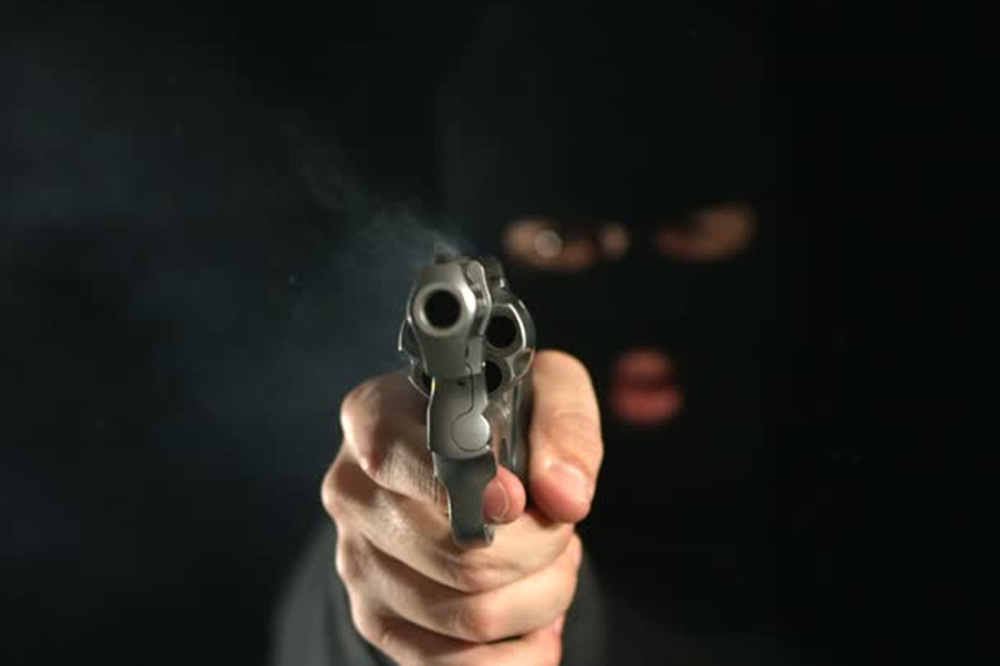 येडेनिपाणी फाटा येथे भरदिवसा गोळीबार; अर्जुन थोरात गंभीर जखमी, हल्लेखोर फरार