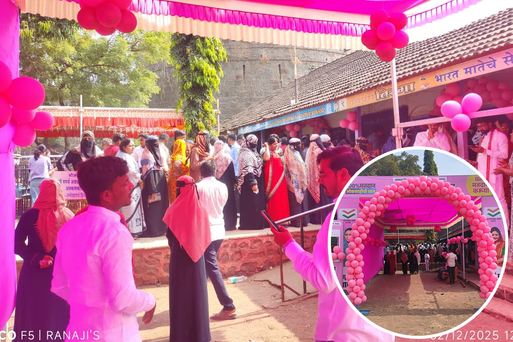 जिल्ह्यातील 10 नगरपरिषदांसाठी चुरशीने मतदान सुरू; किरकोळ अपवाद वगळता शांततेत मतदान; सकाळच्या सत्रात  20 टक्के मतदान झाल्याचा अंदाज 