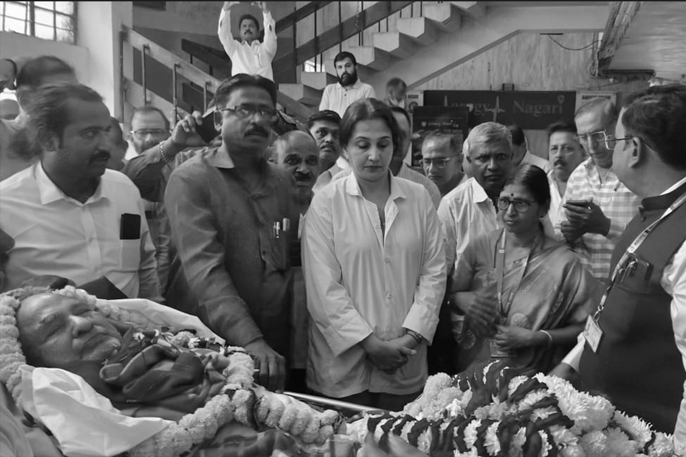 खरा तो एकची धर्म, जगाला प्रेम अर्पावे... गीताने भाऊंना अखेरचा निरोप  पन्नालाल सुराणा यांचा देह शासकीय वैद्यकीय महाविद्यालयाकडे सुपूर्द  