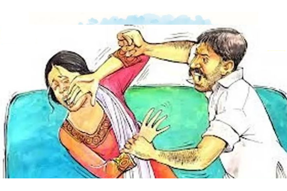 रेणापूरमध्ये पराभूत उमेदवाराकडून वृद्ध महिलेला मारहाण; मतदान न केल्याचा आरोप 