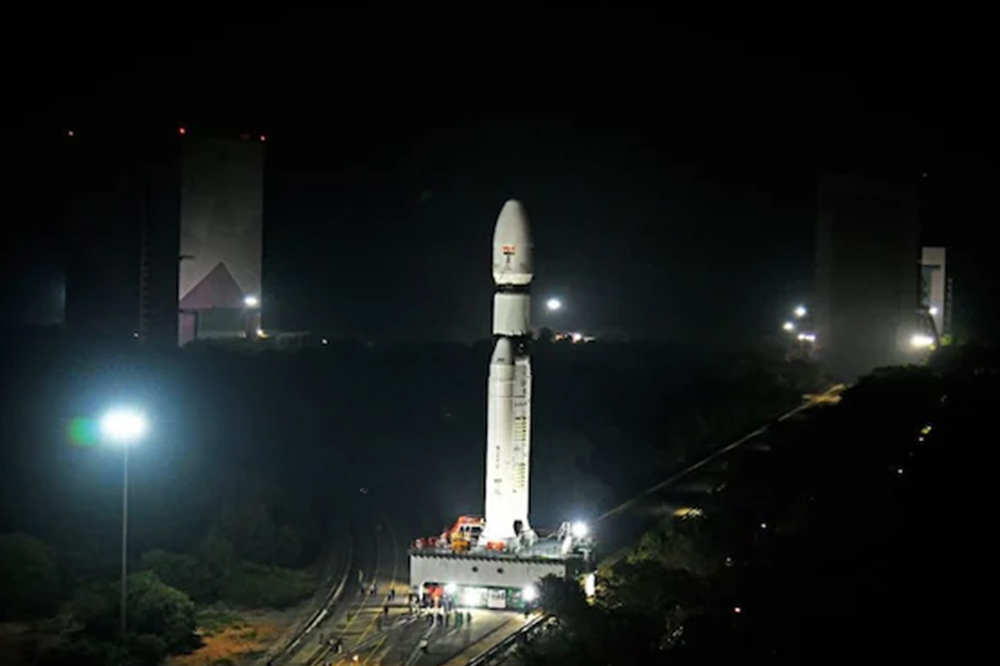 इस्रोने LVM3 रॉकेटद्वारे अमेरिकेच्या AST SpaceMobile चा ब्लूबर्ड ब्लॉक-२ उपग्रह यशस्वीरीत्या प्रक्षेपित केला