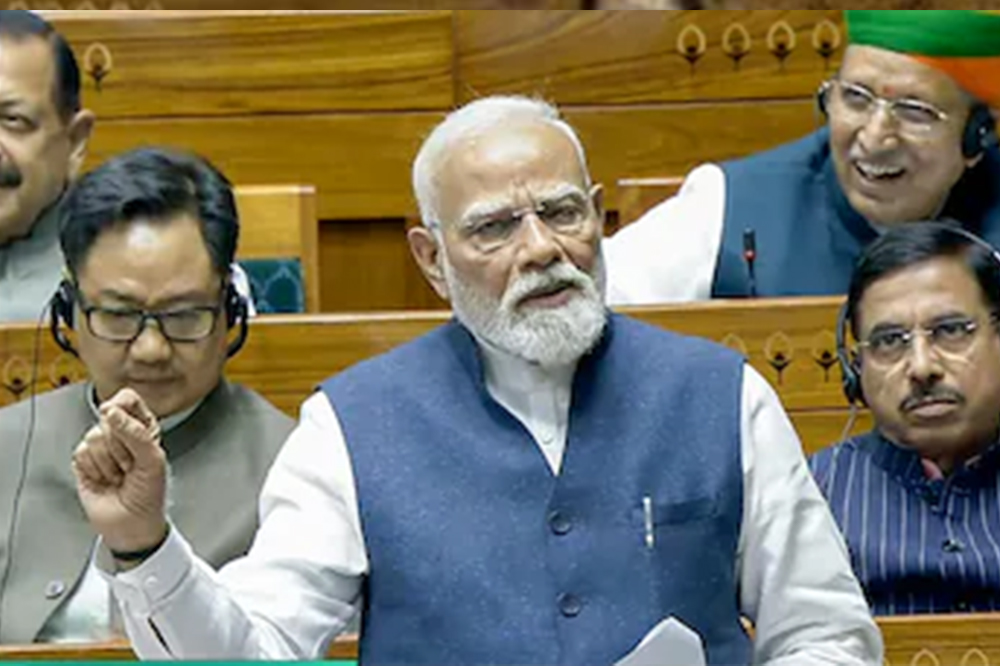 देशभरात ३३% महिला आरक्षण लागू ; मध्यरात्री अधिसूचना जारी;  पंतप्रधान मोदींकडून महिलांना एक महत्त्वपूर्ण भेट  