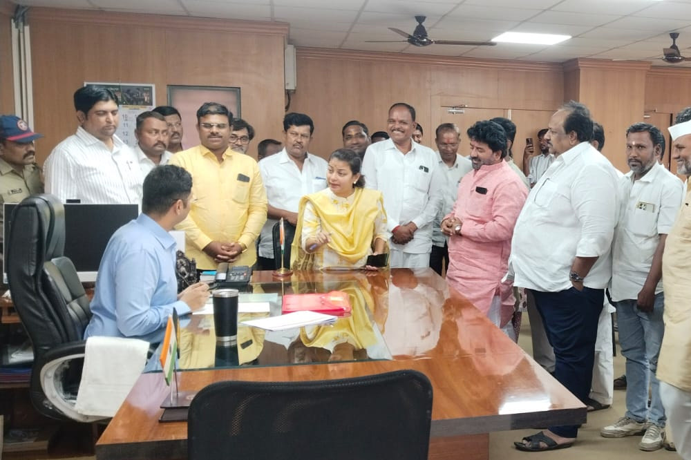 सोलापुरात SIR प्रक्रिया पारदर्शकपणे राबवा; खासदार प्रणिती शिंदे यांची प्रशासनाकडे मागणी 
