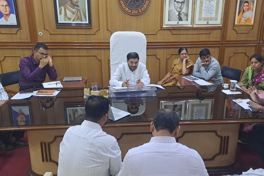 सोलापुरातील वाहतूक कोंडीवर उपाययोजना; प्रस्तावित उड्डाणपुलांच्या कामांचा महापौरांकडून आढावा 