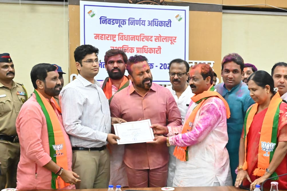 सोलापूर विधान परिषदेत भाजपचा दणदणीत विजय; राजेंद्र राऊत 365 मतांनी विजयी