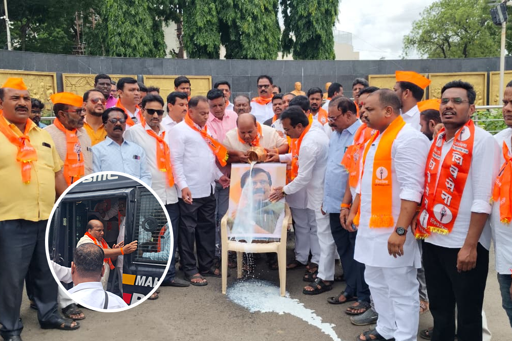 चार हुतात्मा चौकात संजय राऊतांना शिवसेना उद्धव गटाचा पाठिंबा; दुग्धाभिषेक, आंदोलनानंतर कार्यकर्ते ताब्यात 