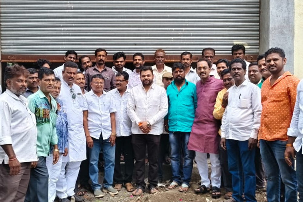 रूपा भवानी येथील वाल्मिकी समाज मंदिराची प्रथमेश कोठे यांनी केली पाहणी; अपूर्ण कामे लवकर पूर्ण करण्याचे आश्वासन 