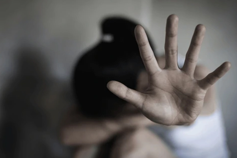 सोलापूर हादरलं : अल्पवयीन मुलीवर जन्मदात्या पित्याचे तीन वर्षे लैंगिक अत्याचार; पोक्सो अंतर्गत गुन्हा दाखल 