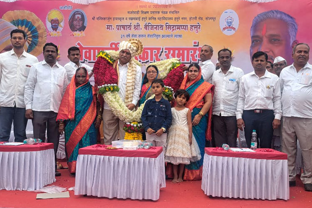 सेवापुर्ती निमित्त प्रा.वैजनाथ हत्तुरे यांच्यावर शुभेच्छांचा वर्षाव