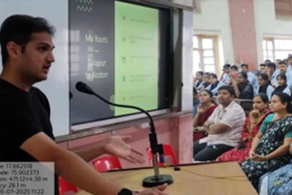 संवाद कौशल्ये म्हणजे यशाची खरी गुरुकिल्ली – श्री. अभेद कोठाडीया यांचे विद्यार्थ्यांना मार्गदर्शन 