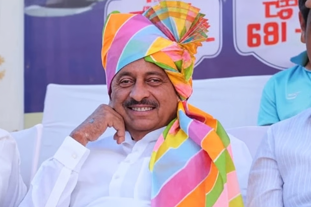 “लोकांना कर्जमाफीचा नाद लागलाय” — सहकार मंत्री बाबासाहेब पाटील यांच्या वादग्रस्त वक्तव्यावर राजकीय वादंग; अखेर दिलगिरी व्यक्त 