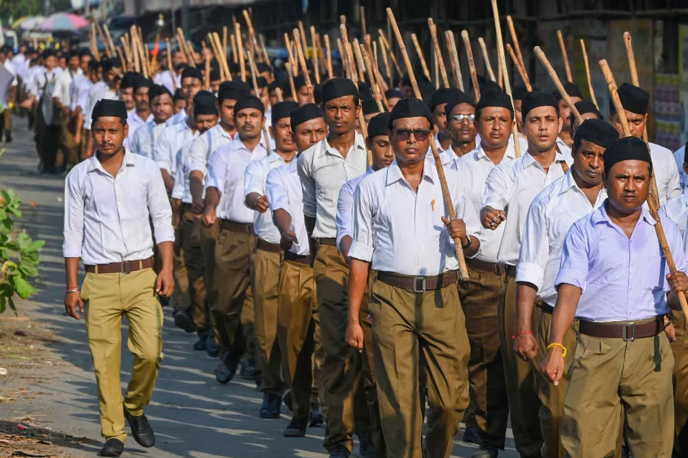 राष्ट्रीय स्वयंसेवक संघाचा शताब्दी उत्सव; मोदींकडून टपाल तिकिट आणि नाण्याचे प्रकाशन, कर्नाटकमध्ये संघाच्या कार्यक्रमांवर बंदीचा प्रस्ताव चर्चेत 