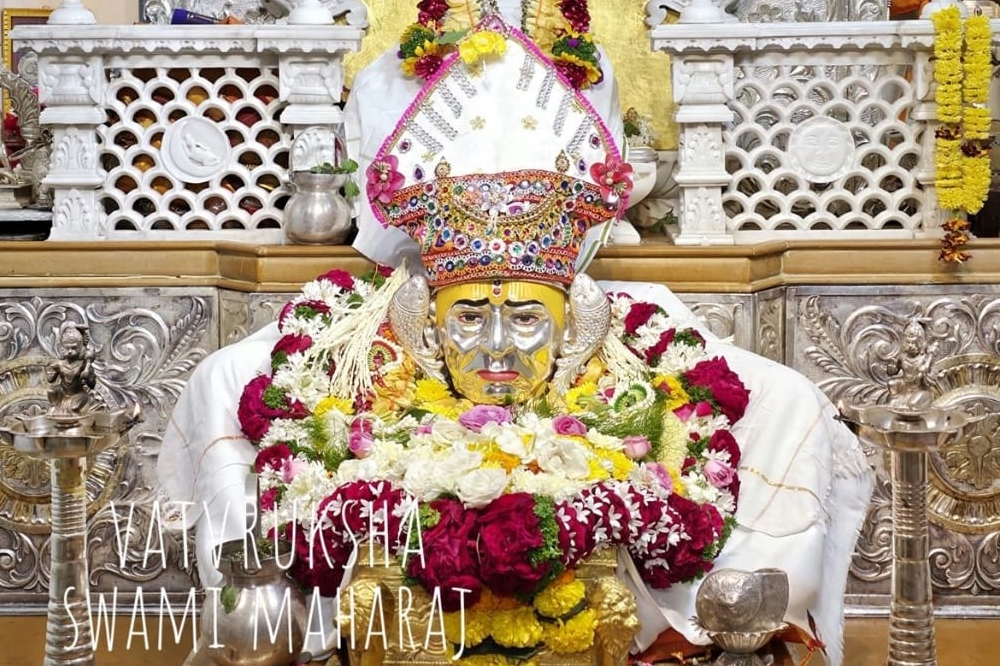 दिवाळीत श्री वटवृक्ष मंदिर भाविकांसाठी २० तास खुले;   गर्दीच्या काळात अभिषेक तात्पुरते बंद ठेवण्याचा निर्णय 