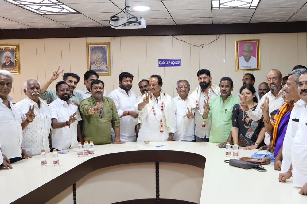 श्री सिद्धेश्वर बॅकेच्या अध्यक्षपदी बिज्जरगी, उपाध्यक्ष गंगनळ्ळी यांची बिनविरोध निवड