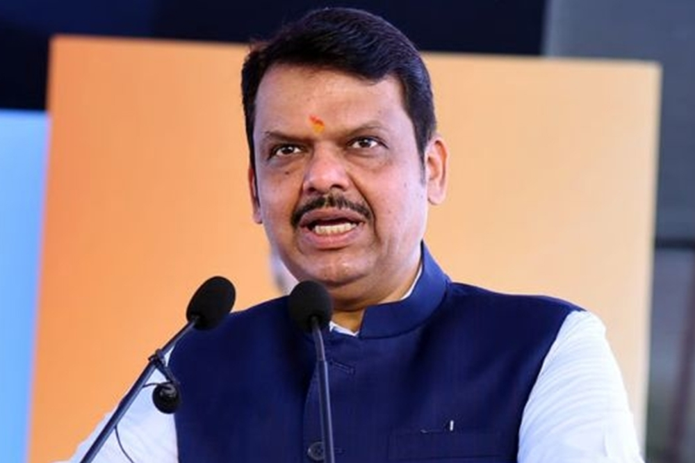 मंत्रिमंडळ बैठकीनंतर मुख्यमंत्री देवेंद्र फडणवीस यांची घोषणा — शेतकऱ्यांसाठी ११ हजार कोटींच्या मदत योजनेला मंजुरी 