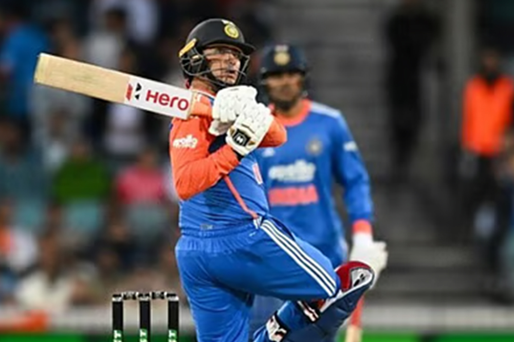 भारताचा 125 धावांवर ऑलआऊट! अभिषेक शर्माची एकाकी लढत; कांगारूंना विजयासाठी 126 धावांची गरज