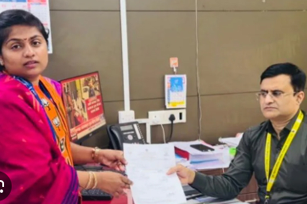 सोशल मीडिया ट्रोलिंगनंतर पूजा जाधव यांची उमेदवारी माघारी; लक्ष्मण हाकेंची जोरदार टीका 