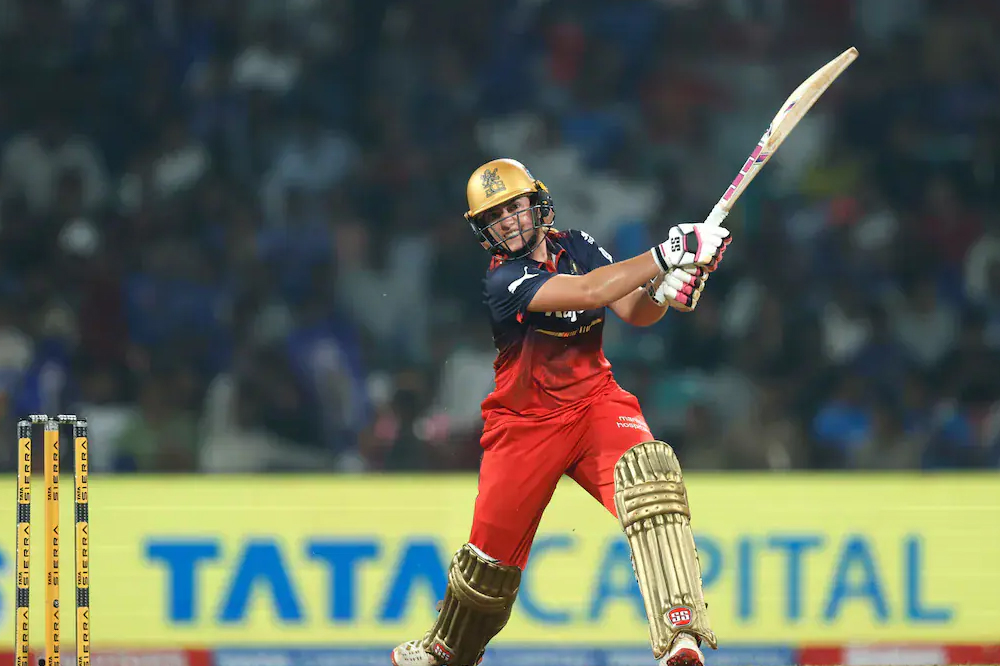 RCB vs MI WPL 2026: थरारक सलामीत RCB ने मुंबई इंडियन्सचा ३ गडी राखून पराभव केला 