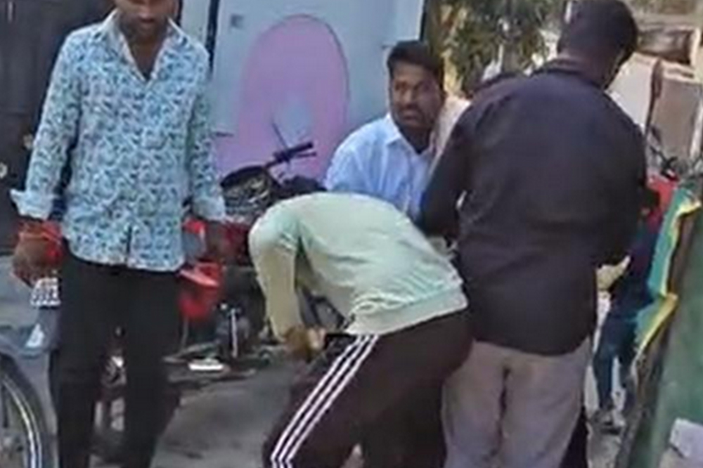 सोलापूर महानगरपालिका निवडणूक  काळात पैसे वाटपाचा प्रकार उघड; भाजप उमेदवाराचा मुलगा पकडला