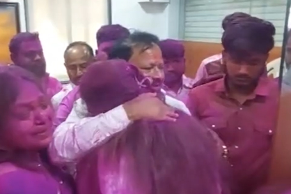 सांगोला पंचायत समितीत राणी पाटील विजयी; सूनबाईंच्या विजयाने शहाजीबापू पाटील भावूक 