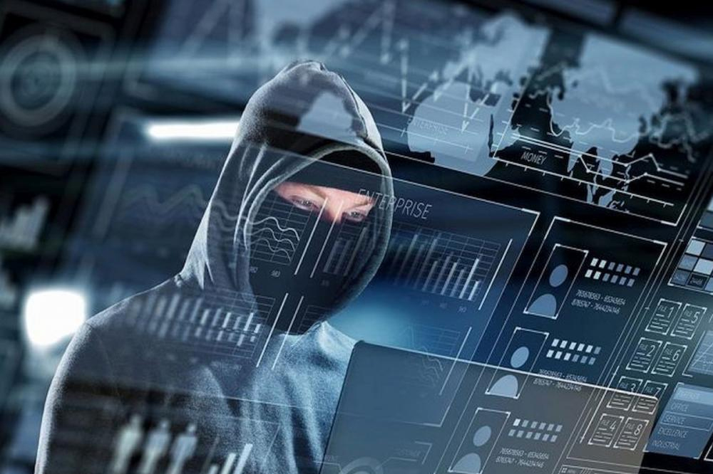 सोलापूर महापालिका आयुक्तांच्या नावाने बनावट फेसबुक अकाउंट; पैशांची मागणी करून फसवणुकीचा प्रयत्न 