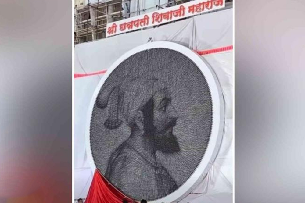 सोलापुरात दोऱ्याने साकारली २२x२२ फुटांची छत्रपती शिवाजी महाराजांची भव्य प्रतिमा