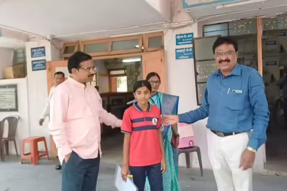 परीक्षेला निघतानाच वडिलांचे निधन; खंबीर धनश्रीने दिला दहावीचा पहिला पेपर