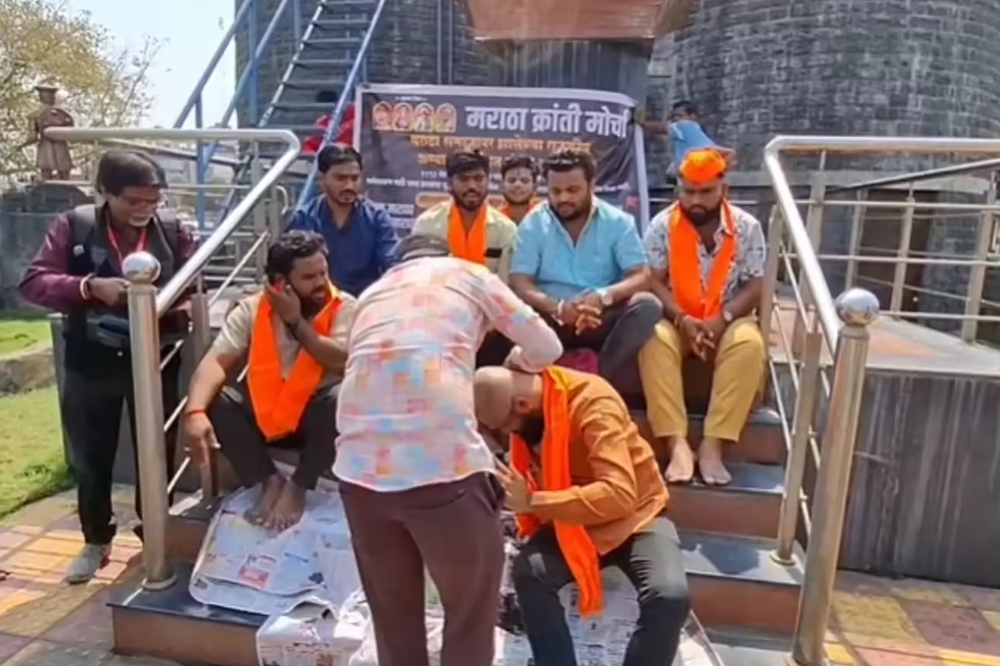 मराठा समाजावर राजकीय अन्यायाचा आरोप; सोलापुरात मुंडण आंदोलनातून भाजपचा निषेध