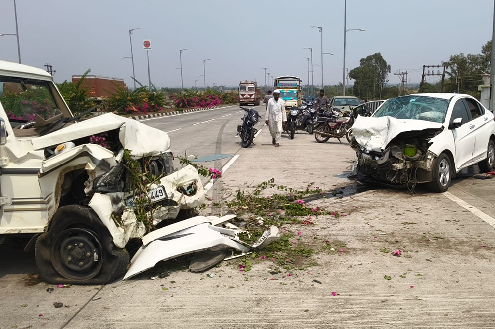 भरधाव बोलेरोचा तिहेरी अपघात; होंडा सिटीतील एकाचा मृत्यू, चार जखमी 