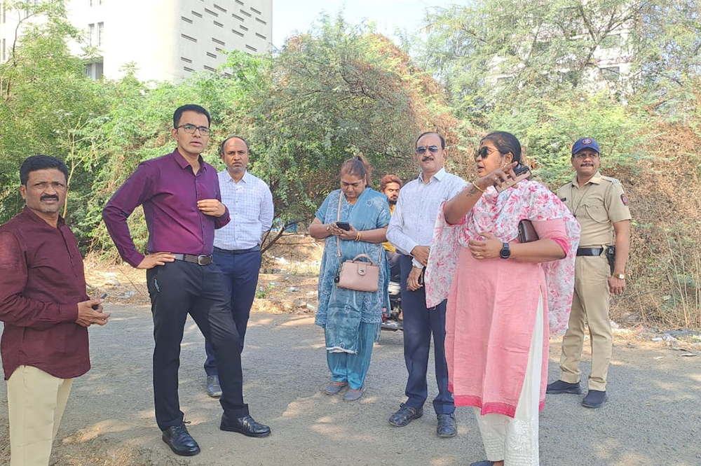 आयुक्त डॉ. सचिन ओम्बासे यांची अवंती नगर-गणेशनगर नाला कामाची पाहणी
