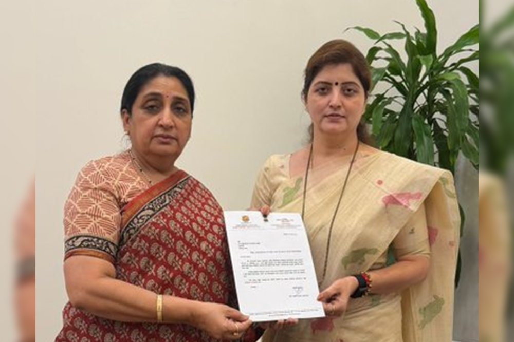 रुपाली चाकणकर यांनी दिला राज्य महिला आयोगाच्या अध्यक्षपदाचा राजीनामा ;राजीनाम्याचे दिले 