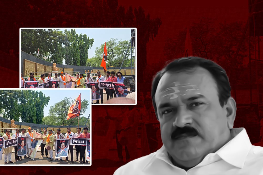 सोलापुरात मनसेचे आंदोलन; अशोक खरातविरोधात शेणाच्या गोवऱ्या  खाऊ घालत निषेध 