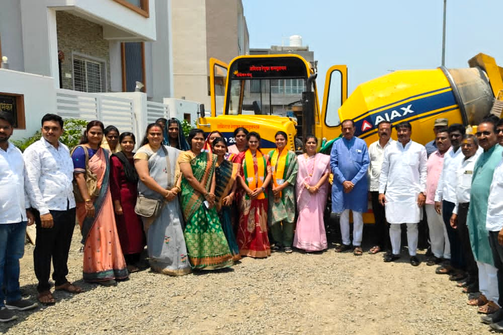 प्रभाग ६ मध्ये रस्ता काँक्रिटीकरण कामाचा शुभारंभ; आमदार देवेंद्र कोठेंकडून २८.७२ लाखांचा निधी 