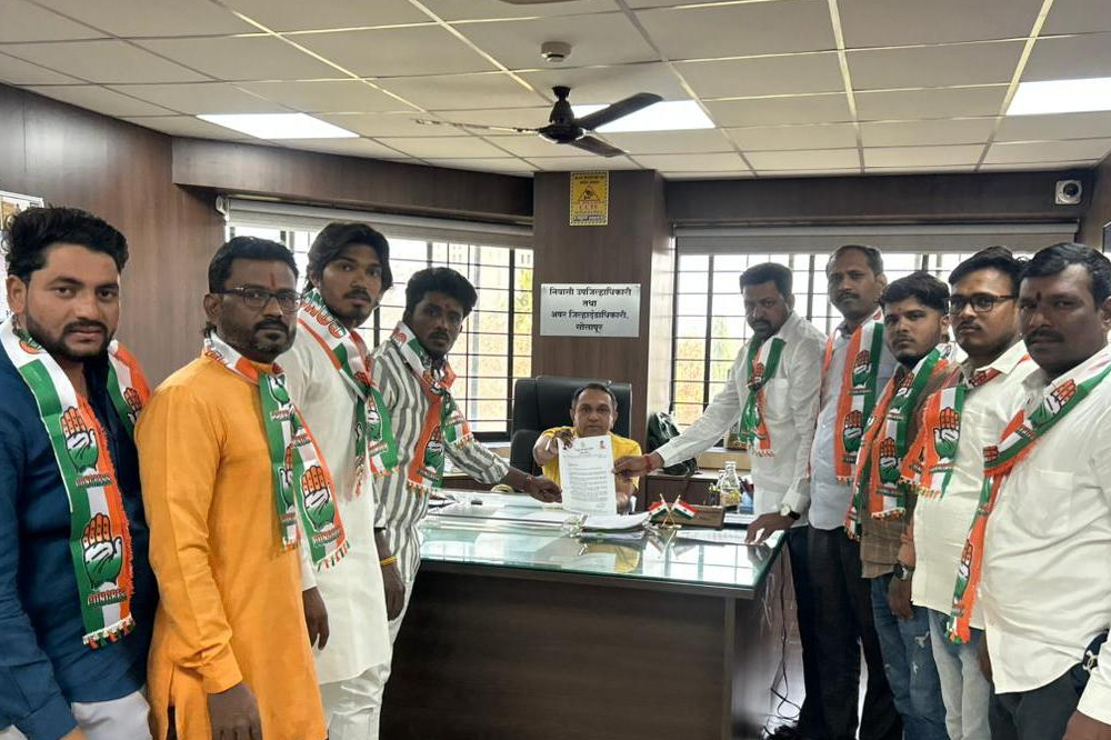 भारत-अमेरिका व्यापार करार रद्द करण्याची मागणी; सोलापूर युवक काँग्रेसचे जिल्हाधिकाऱ्यांना निवेदन 