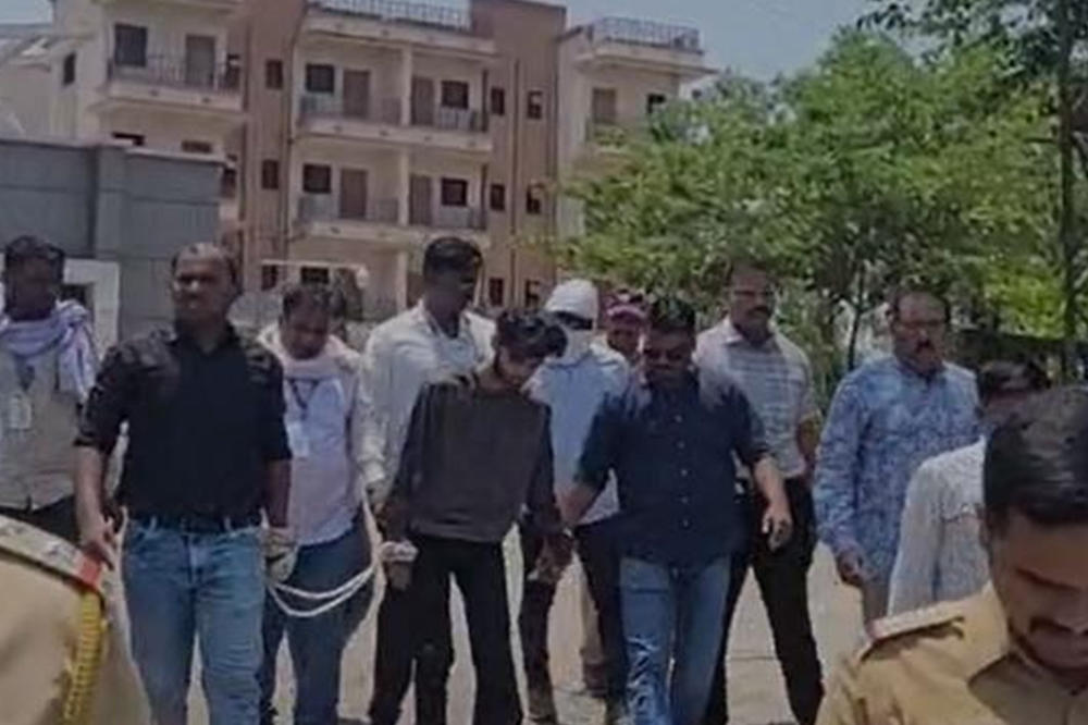 अमरावती लैंगिक शोषण प्रकरण: मुख्य आरोपी अयान अहमदची अचलपूर शहरातून धिंड; पुराव्यांचा शोध सुरू 