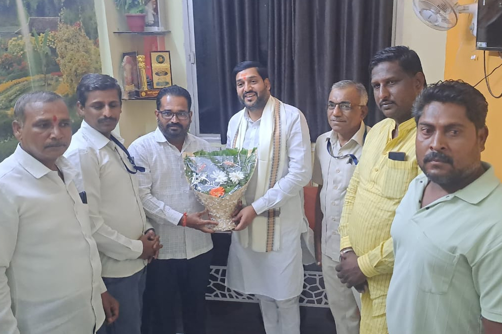 सोलापुरात गुंठेवारी शिबिराची पाहणी; नागरिकांना एकाच ठिकाणी मालमत्ता नोंदणी सुविधा 