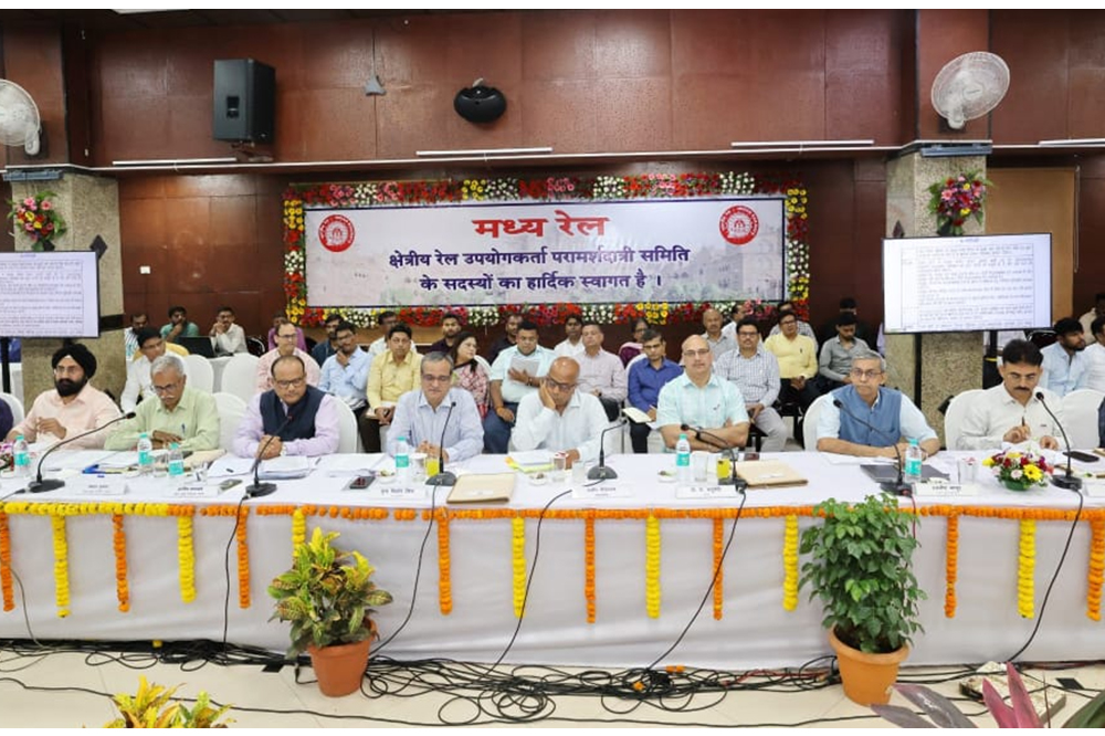 मध्य रेल्वेची 127 वी सल्लागार समिती बैठक; सोलापूरसाठी महत्त्वाचे रेल्वे प्रश्न मांडले 