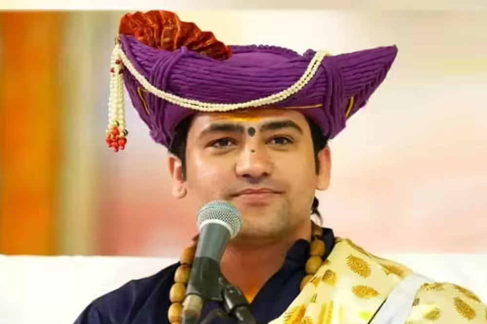 छत्रपती शिवाजी महाराजांवरील वक्तव्यावरून बागेश्वर बाबांवर संताप; अटकेची मागणी 