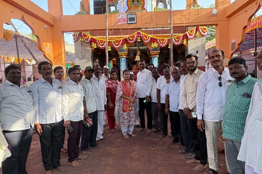 खासदार प्रणिती शिंदे यांचा मंगळवेढा तालुक्यात दौरा; शेतकरी प्रश्नांवर सरकारवर निशाणा 