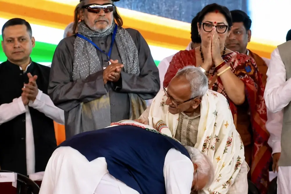 पंतप्रधान मोदी माखनलाल सरकार यांच्या पाया पडले; पत्नीची भावुक प्रतिक्रिया चर्चेत