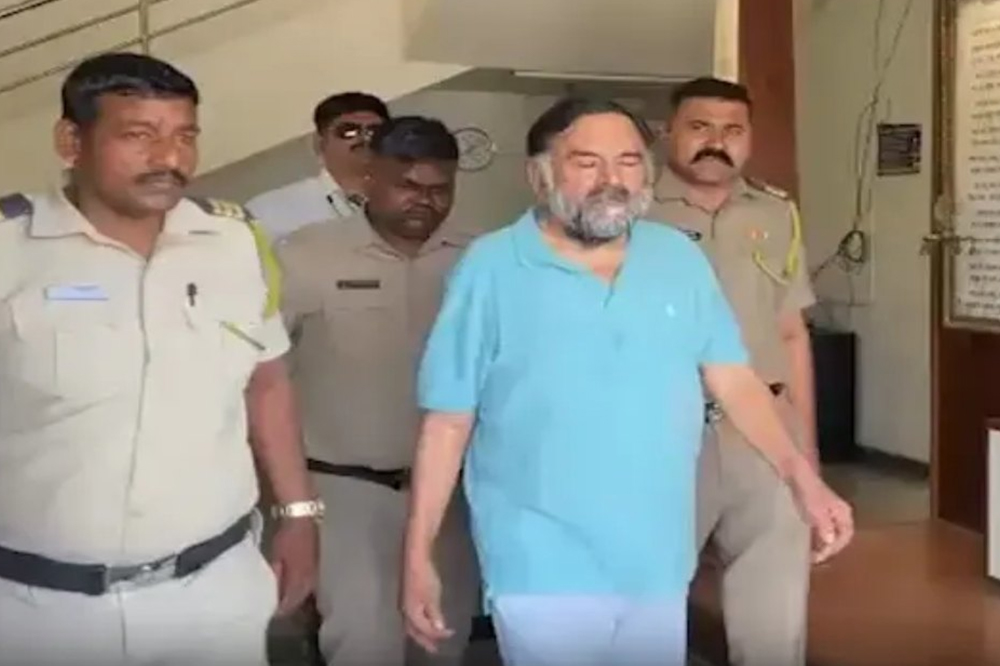 १४ कोटींची रोकड, मर्सिडीज आणि किलोभर सोनं जप्त; ढोंगी अशोक खरातला ईडीकडून अटक