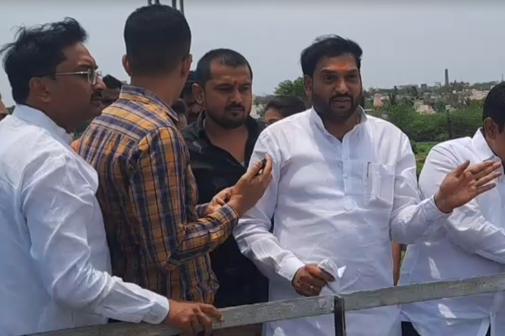 “पावसाळ्यापूर्वी नाल्यांची सर्व कामे पूर्ण करा” ; महापौर विनायक कोंड्याल यांचे प्रशासनाला निर्देश 