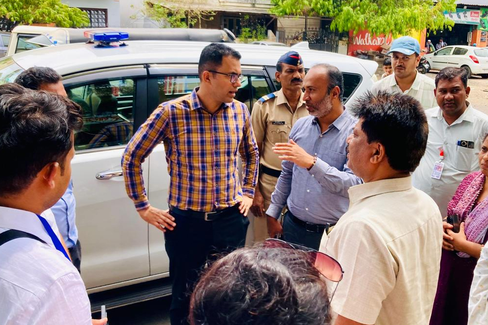जनगणना २०२७ अंतर्गत घरगणना कामाची आयुक्त डॉ. सचिन ओम्बासे यांच्याकडून पाहणी 