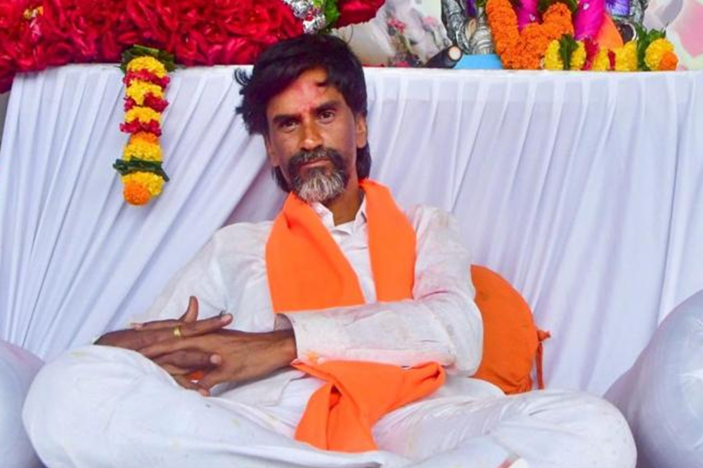 मनोज जरांगे पाटील पुन्हा उपोषणावर; मराठा आरक्षणासह १० प्रमुख मागण्यांसाठी आंदोलन सुरू 