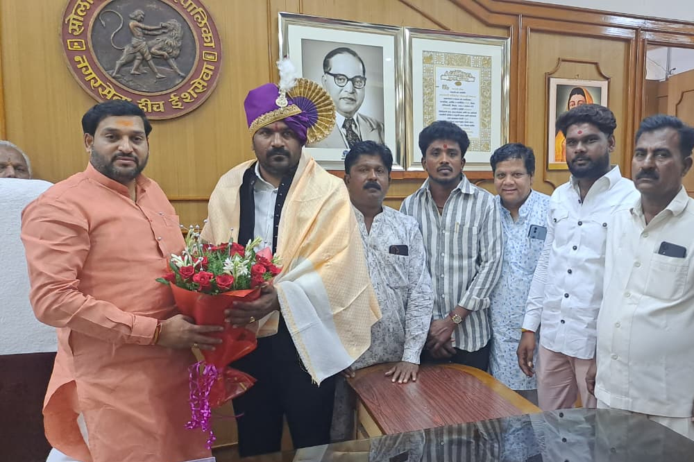 आण्णाभाऊ साठे यांच्या विचारांचा वारसा जपणाऱ्यांचा महापालिकेकडून गौरव; महापौरांच्या हस्ते सत्कार 