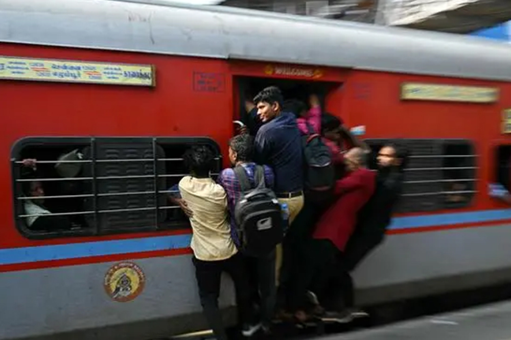 लोकलच्या दरवाजावरून वाद अन् तरुणाची हत्या; २२ वर्षीय मयांकचा प्रवास ठरला शेवटचा 